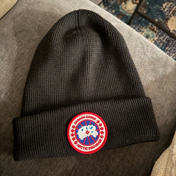 Canada goose arctic disc touque beanie hat - Picture 4 of 7